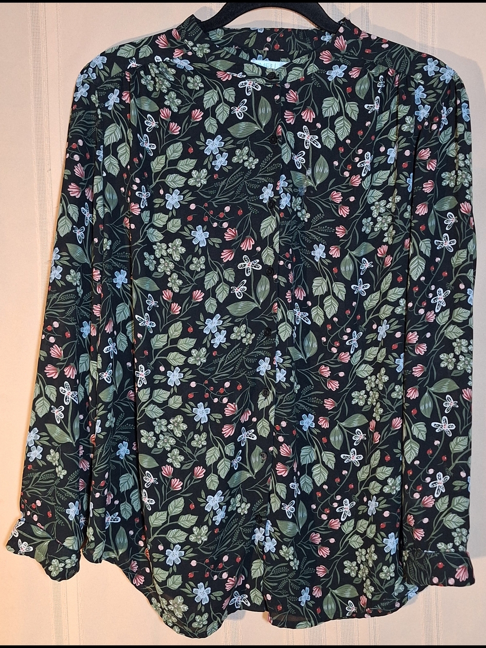 TIME and TRU Black Floral Print Button-up Shirt